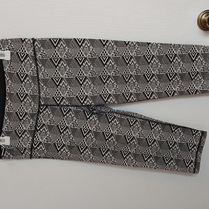 VSX by Victoria's Secret Black & White Size M Geometric Pattern Leggings